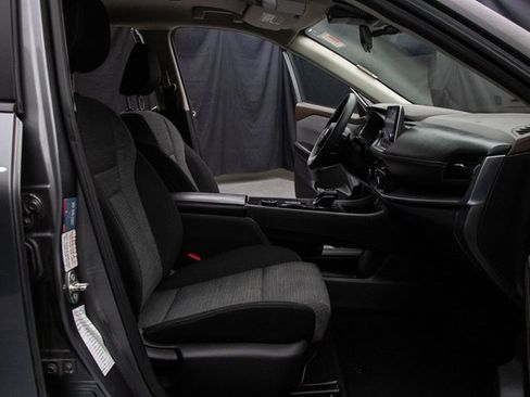 Used 2023 Nissan Rogue SV image 16