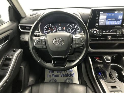 Used 2021 Toyota Highlander XLE image 16