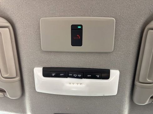 Used 2021 Nissan Kicks SR w/ SR Premium Package FWD image 31