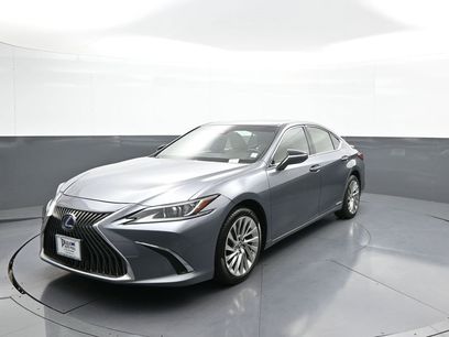Used 2019 Lexus ES 300h w/ Luxury Package