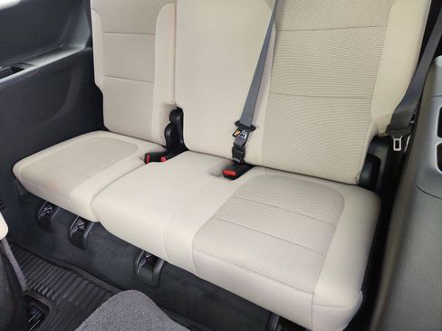 Used 2023 Chevrolet Traverse LT FWD image 33