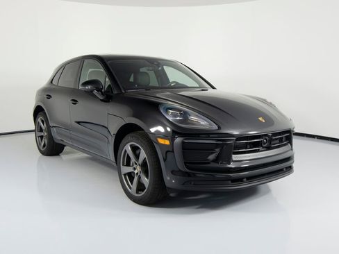 Certified 2025 Porsche Macan image 12