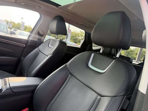 Certified 2023 Hyundai Tucson Limited AWD/4WD image 9