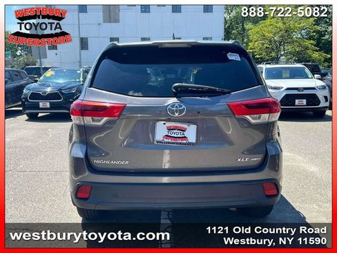 Used 2018 Toyota Highlander XLE AWD/4WD image 9