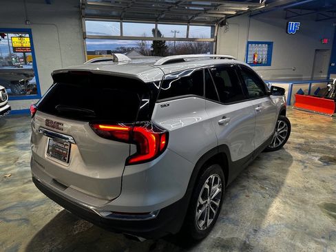 Used 2019 GMC Terrain SLT image 2