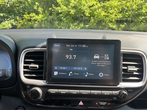 Used 2025 Hyundai Venue SEL FWD image 17