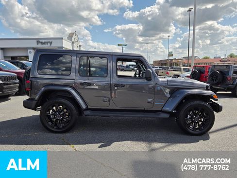 Used 2025 Jeep Wrangler Unlimited Sahara AWD/4WD image 12