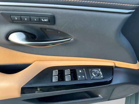 Used 2024 Lexus ES 350 w/ Accessory Package (Z1) FWD image 13