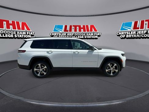 New 2026 Jeep Grand Cherokee L Limited RWD image 9
