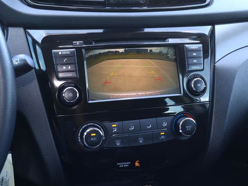 Used 2021 Nissan Rogue Sport S image 26