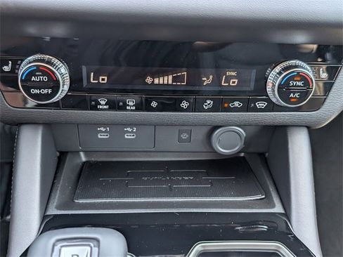 New 2025 Mitsubishi Outlander SE image 21