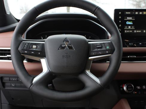 New 2026 Mitsubishi Outlander SEL image 11