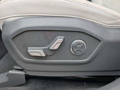 Used 2025 Hyundai Santa Fe Limited AWD/4WD image 16