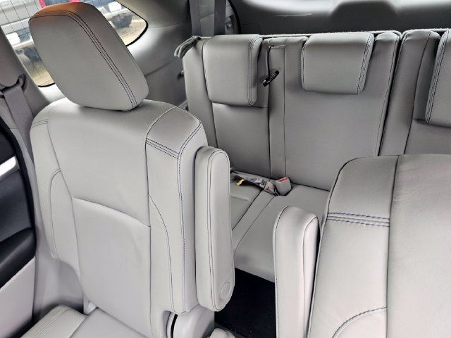 Used 2017 Toyota Highlander XLE AWD/4WD image 19