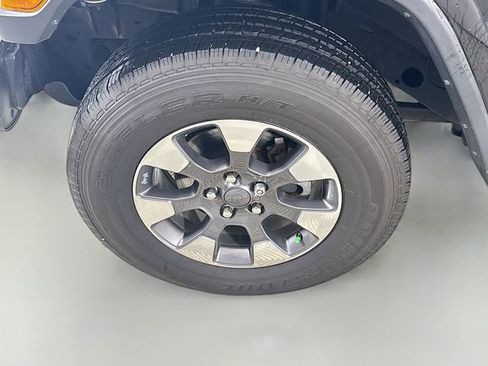 Used 2018 Jeep Wrangler Unlimited Sahara image 30