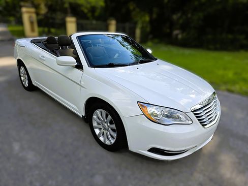 Used 2012 Chrysler 200 Touring image 9