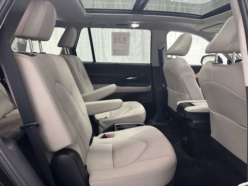 Used 2025 Toyota Grand Highlander AWD image 60