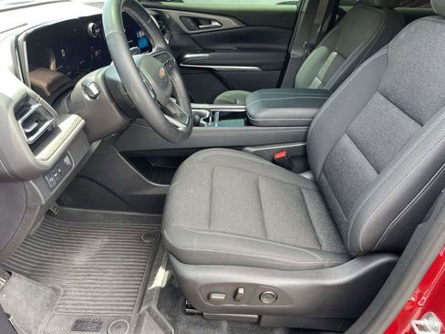 Used 2024 Chevrolet Traverse LT w/ Trailering Package FWD image 13