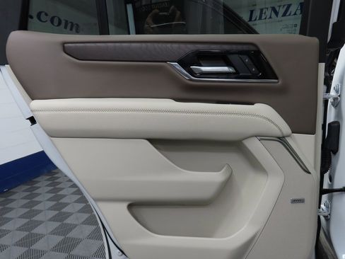 Used 2025 GMC Yukon Denali w/ Denali Reserve Package image 60