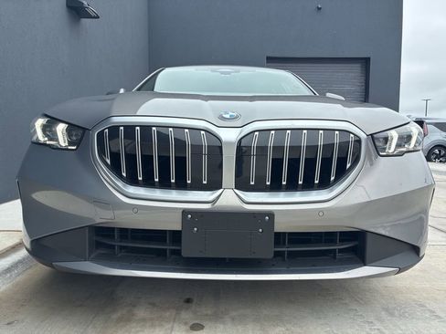Used 2024 BMW 530i xDrive w/ Premium Package AWD/4WD image 2