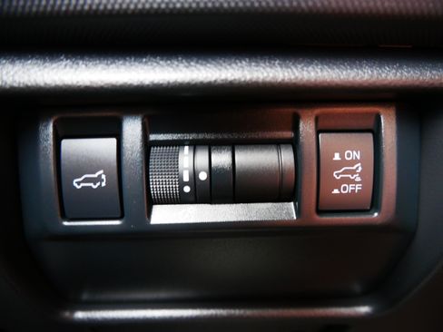 Used 2025 Subaru Forester Premium AWD/4WD image 26