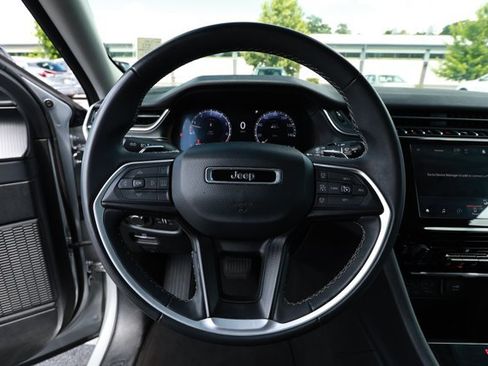 Used 2023 Jeep Grand Cherokee Laredo RWD image 11