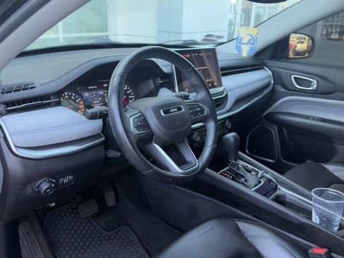 Used 2022 Jeep Compass Latitude w/ Sun and Sound Group AWD/4WD image 6