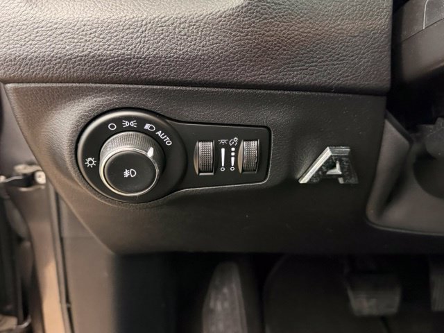Used 2018 Jeep Compass Limited FWD image 23