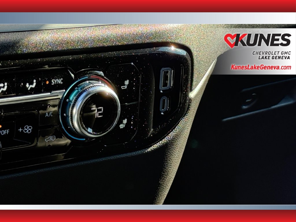 Used 2025 GMC Sierra 1500 SLT AWD/4WD image 32
