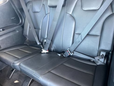 Used 2022 Kia Telluride S image 16