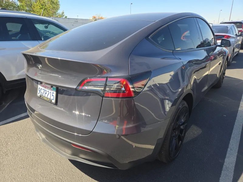 Used 2023 Tesla Model Y Long Range AWD/4WD image 3