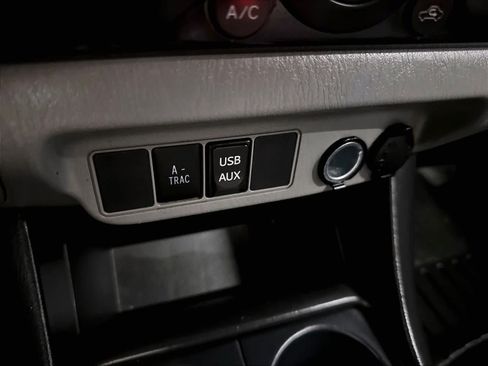Used 2015 Toyota Tacoma 4x4 Double Cab w/ TRD Off-Road Package image 33
