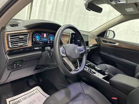 Used 2025 Volkswagen Atlas SE image 15
