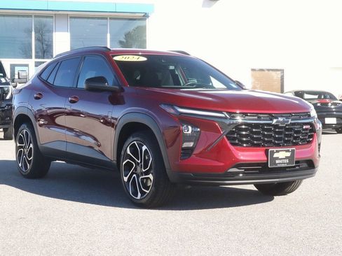 Used 2024 Chevrolet Trax RS w/ Sunroof Package image 3