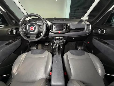 Used 2017 FIAT 500L Trekking w/ Dual-Pane Sunroof Package FWD image 17