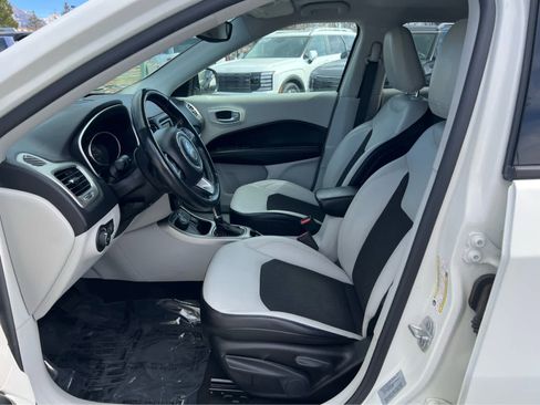 Used 2017 Jeep Compass Latitude w/ Cold Weather Group image 27