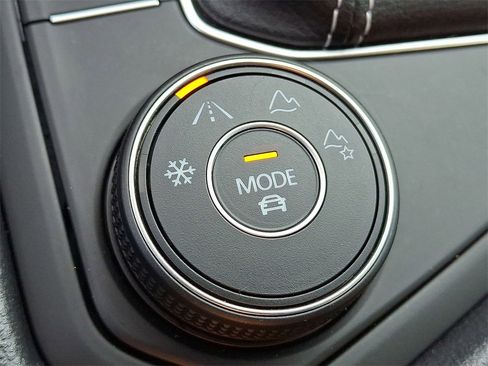 Used 2022 Volkswagen Taos SE image 27