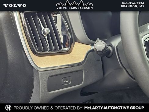 New 2026 Volvo XC60 B5 Plus w/ Protection Package Premier AWD/4WD image 19