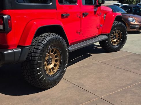 Used 2024 Jeep Wrangler Unlimited AWD/4WD image 11
