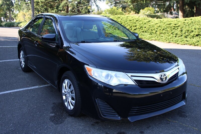 Used 2014 Toyota Camry LE FWD image 2