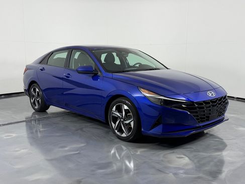 Used 2023 Hyundai Elantra SEL w/ Convenience Package FWD image 4