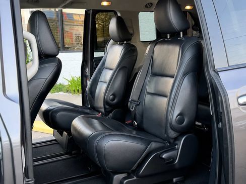 Used 2015 Toyota Sienna SE FWD image 12