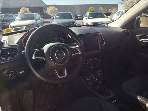 Used 2018 Jeep Compass Trailhawk w/ Leather Interior Group AWD/4WD image 9