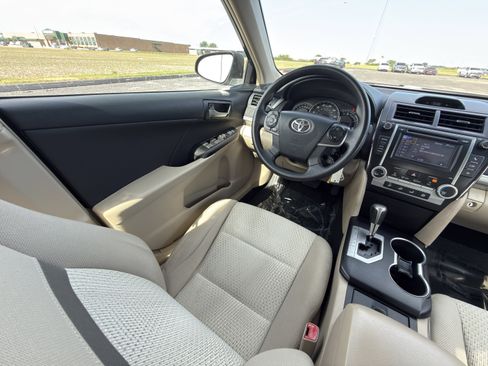 Used 2013 Toyota Camry LE FWD image 18