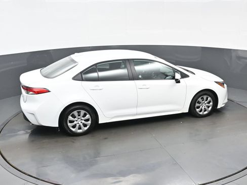 Used 2025 Toyota Corolla LE FWD image 39