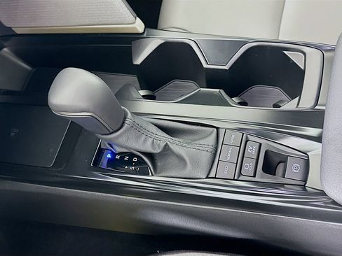 Used 2025 Toyota Camry SE image 17