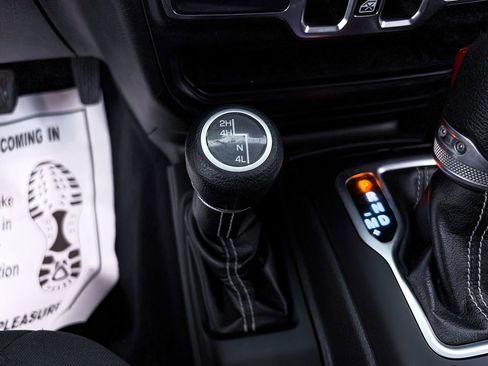 Used 2019 Jeep Wrangler Unlimited Sahara image 21