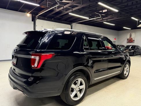 Used 2018 Ford Explorer XLT FWD image 12
