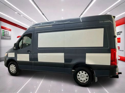 Used 2019 Mercedes-Benz Sprinter 144 image 4
