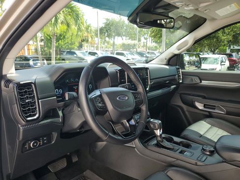 Used 2025 Ford Ranger Lariat w/ FX4 Off-Road Package AWD/4WD image 9
